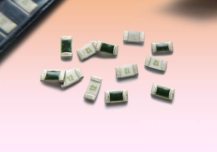 1206系列封裝貼片保險(xiǎn)絲